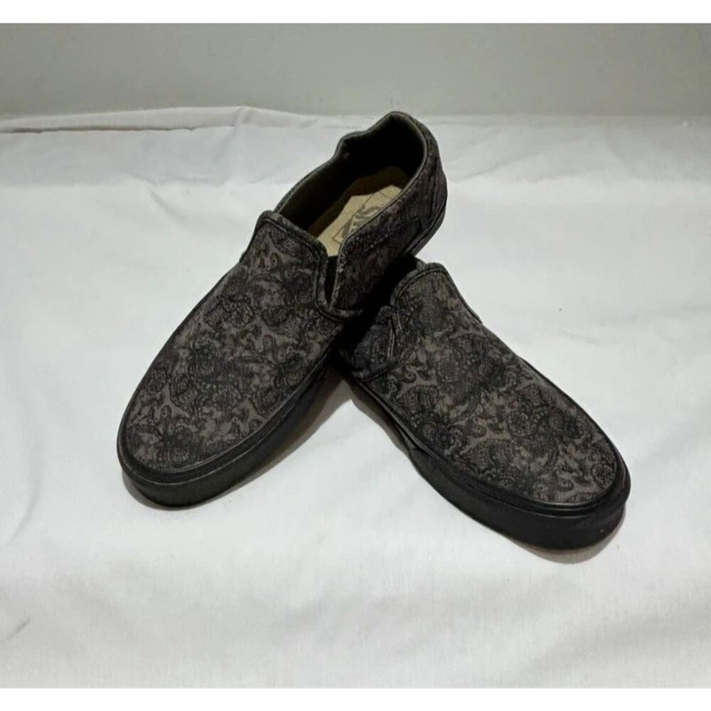 Women’s Vans Classic Paisley Pattern Slip-ons Size 9